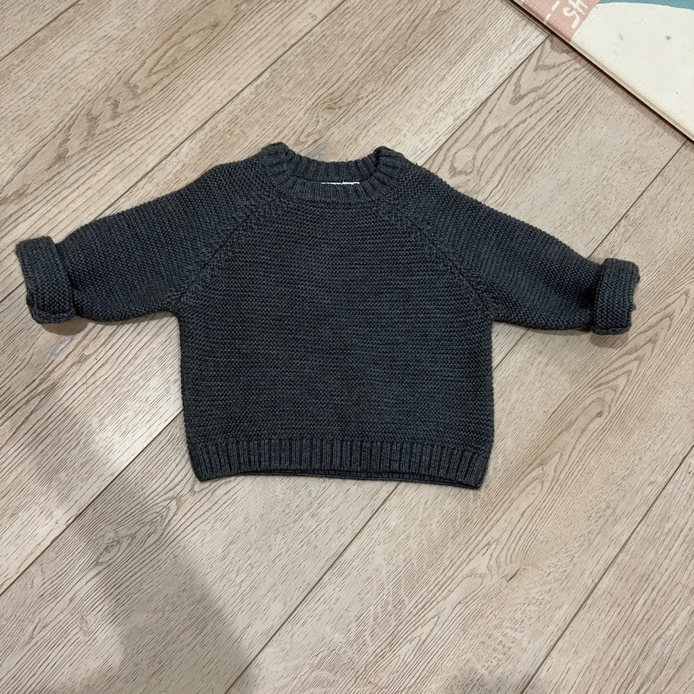 ZARA - Cozy Dark Gray Knit Sweater